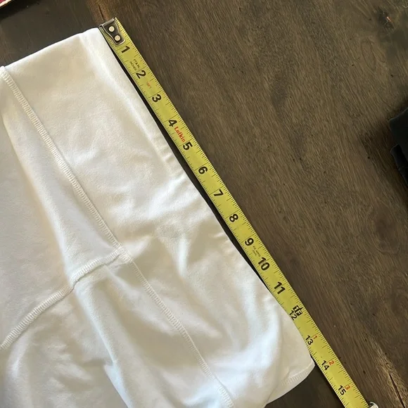 Alo yoga capri pants size M - Picture 6 of 7